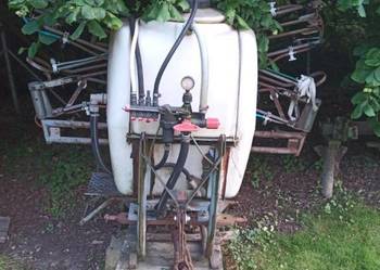 Opryskiwacz, rozsiewacz nawozu, siewnik zbożowy.