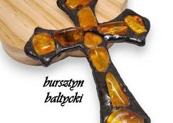 Krzyż bursztynowy, bursztyn bałtycki, witraż #944