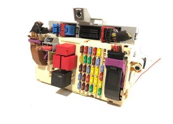 SKRZYNKA BEZPIECZNIKÓW ALFA 159 501202110040 Hatchback 05-12 1.9 150KM