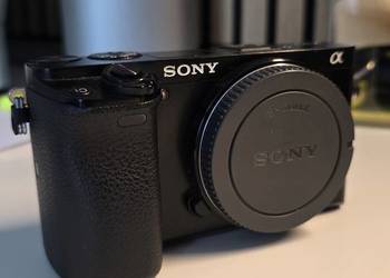 Sony A6000 + TTArtisans 35mm f/1.4 | zestaw street photo | 2 baterie | wysy