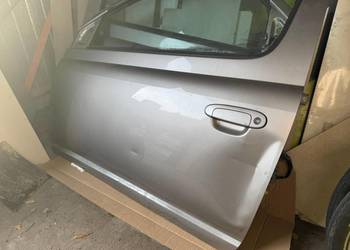 drzwi przednie leweToyota Yaris 1 TS gen 3D kod lakieru 1D2 el. Szyby