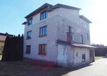 Dom z 2 mieszkaniami