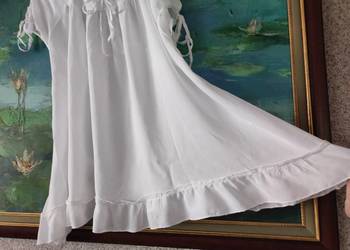 biała elegancka przewiewna letnia bluzka tunika rozkloszowana rozszerzana