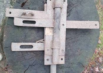 Stare zasuwy metalowe do drzwi lub bramy, rygiel