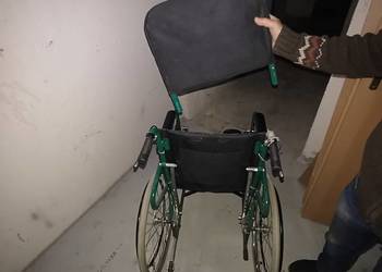 Wózek inwalidzki.