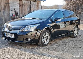 Toyota Avensis T27 kombi hak tempomat skóry auto klima 2x Alu