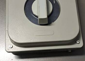 Wyłącznik 63A 0-1 w obudowie VEB Rochlitz DDR