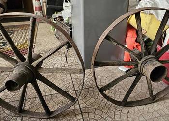 Stare koła metalowe od bryczki,powozu-2 koła