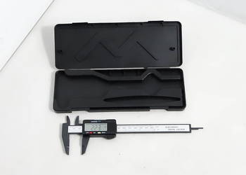 Suwmiarka cyfrowa 150 mm z włókna węglowego + etui | Stan BDB