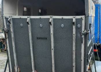 Przyczepa do przewozu koni