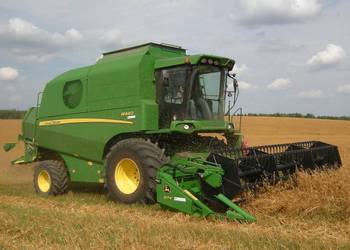 Usługa kombajnem John Deere W440
