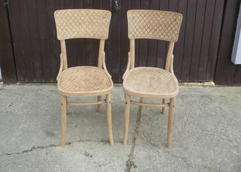 Stare krzesła gięte.