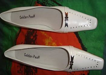 Czółenka białe Golden Peak