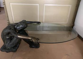 Ława z brązu kobieta akt