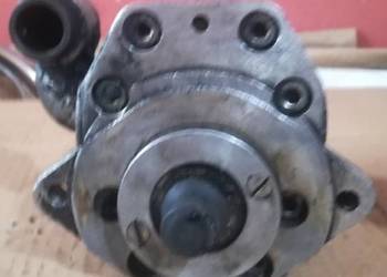 Pompę hydrauliczną podnośnika do ciągnika URSUS C-385 i