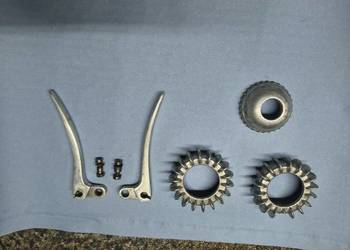 Klamki , nakrętki kolanek , gaźnika jawa 250 model 353