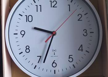 Zegar ścienny sterowany radiowo