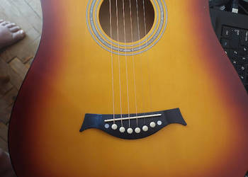 Gitara akustyczna 6 strunowa z akcesoriami