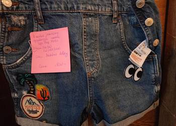 Krotkie jeansowe ogrodniczki marki Topshop Moto