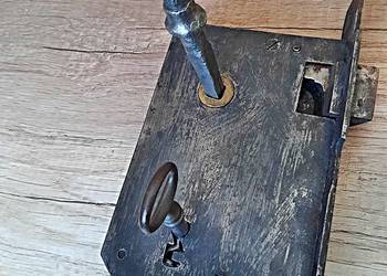Zamek do drzwi furtki 10cmx15cm z kluczem i klamką