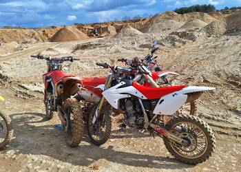 Sprzedam  crf 150r uszkodzona!