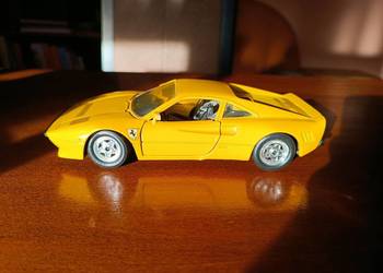 Model samochodu Ferrari 288 GTO. Scala 1:24. Stan jak na zdjęciach. Brak us