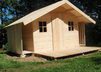 Domek drewniany 4m x 2,5m (taras oraz 2 drewutnie)