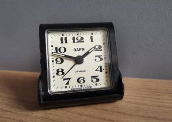 Stary sprawny zegar budzik podróżny Zaria 23 kamienie Stary sprawny zegar budzik podróżny Zaria 23 kamienie