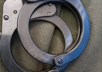 Sprzedam kajdanki kelmet