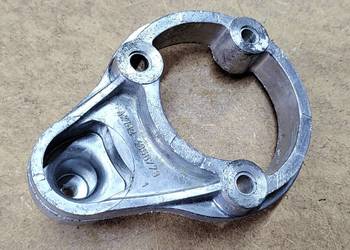 Podpora dystansowa mechanizmu lewarka zmiany biegów FSO Polonez