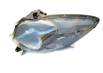 Yaris II Lampa lewy przod przednia lewa Valeo