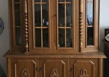 Zestaw starych mebli