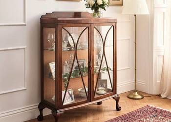 Angielska Witryna ORZECHOWA serwantka przeszklona SZPROSY wysokie nóżki 50.