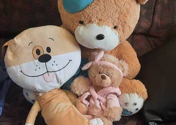 Trzy pluszowe zabawki