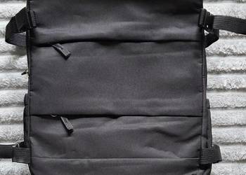 Czarny plecak turystyczny podręczny do samolotu pakowny i pojemny 40x30x20