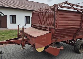 Przyczepa samozbierajaca t055