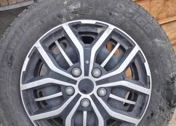 Sprzedam komplet opon z felgami stalowymi.