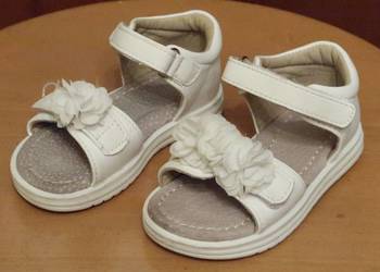 Buty dla dziewczynki (sandały) firmy NELLI BLU rozm. 22