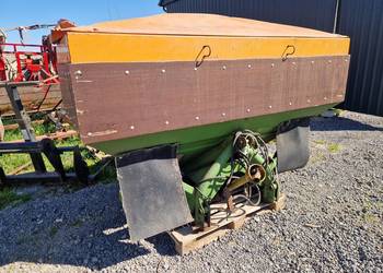 Rozsiewacz do nawozu amazone 1500 KG dwutalerzowy plandeka