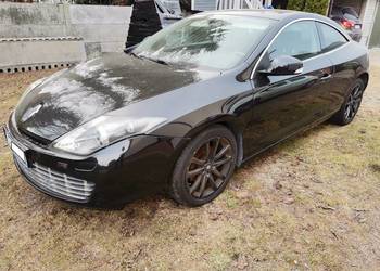 Renault Laguna coupe III z 2009 roku