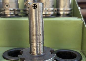 Nóż tokarski Ø25×60 na oprawce SK40 DIN 69871