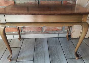 Drewniany stolik stylowy boczny z giętymi nogami Kwietnik (728)