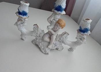 Porcelanowy świecznik z figurą