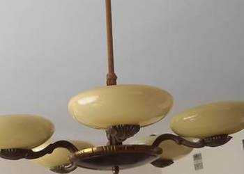 Mosiężny, pięcioramienny żyrandol z kloszami