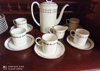 Serwis kawowy.  Dzbanek, mlecznik i 5 Filiżanek.