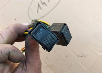 Przełącznik regulacji szyb Audi 80 B4