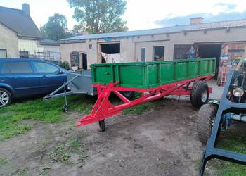 Przyczepa jednoosiowa sztywna.