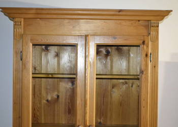 witryna sosnowa . lite drewno