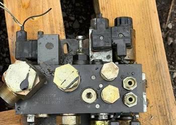 Rozdzielacz hydrauliczny trzysekcyjny HAWE 216772-01  1902