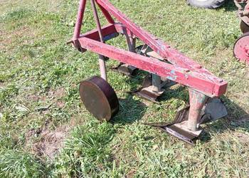 Pług trzyskibowy średni Pług trzyskibowy średni